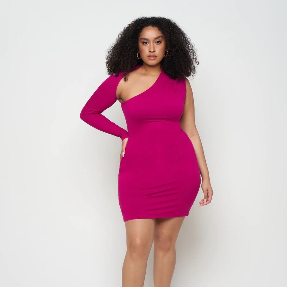 S by Serena Ava One Sleeve Dress in Magenta